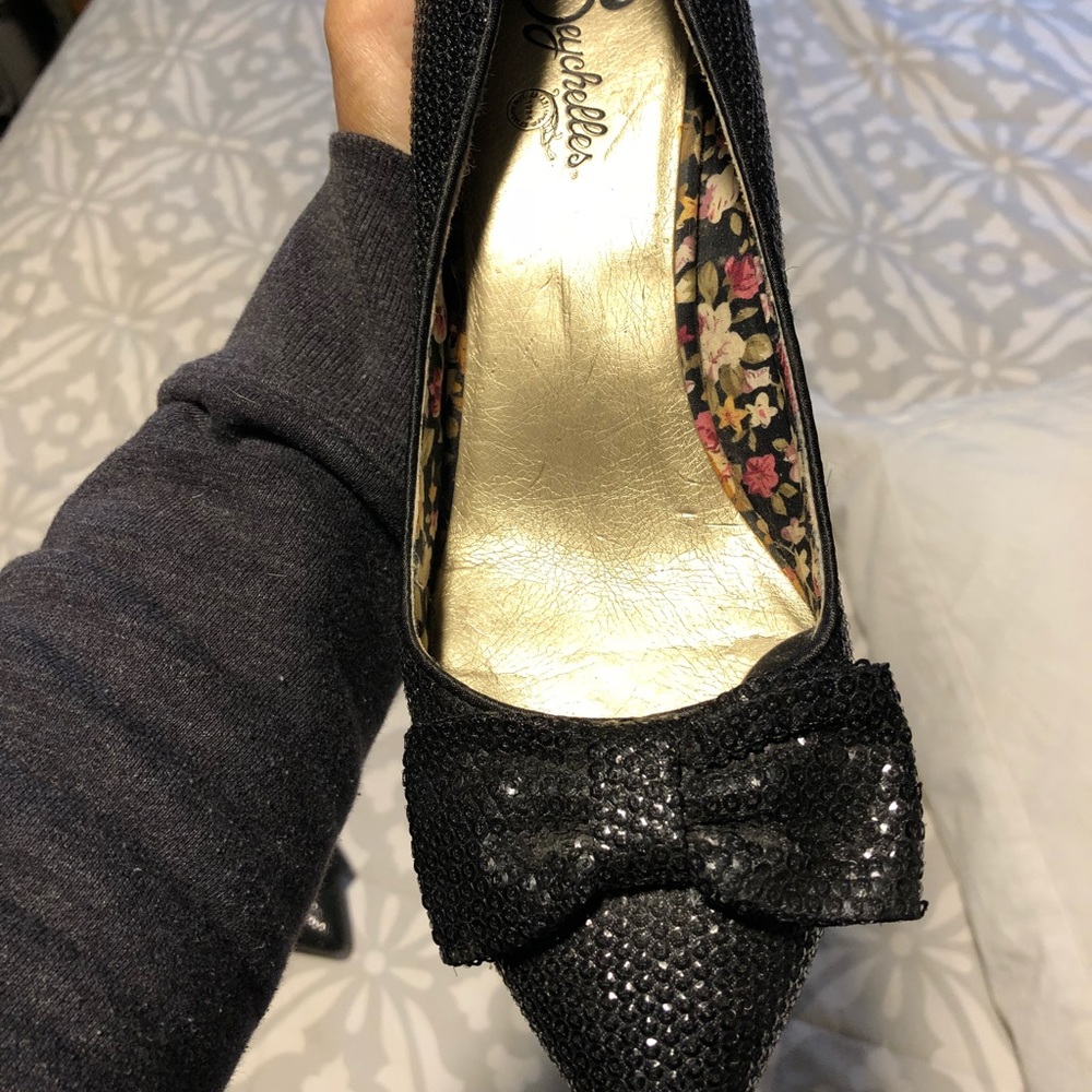 Seychelles 9 sequin bow kitten heels